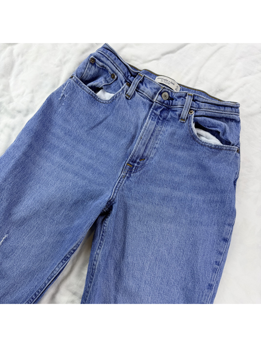 Abercrombie Curve Love 90s Straight Ultra High Rise Jeans 27 4S Light Wash